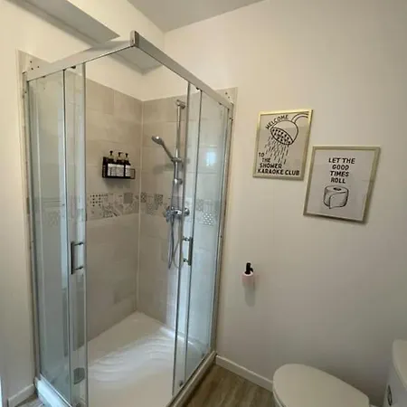 Les Halles D'isa Et Thomas Apartamento Narbona