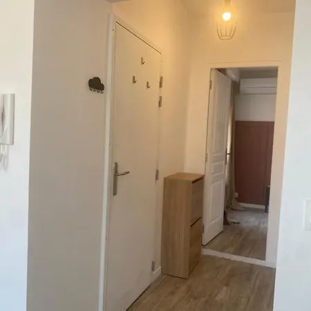 Les Halles D'isa Et Thomas Apartamento Narbona